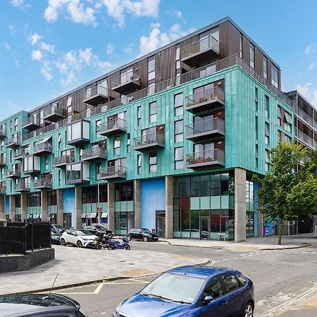 Premium Apartment - Allocated Parking - Great Location 普里茅斯 外观 照片