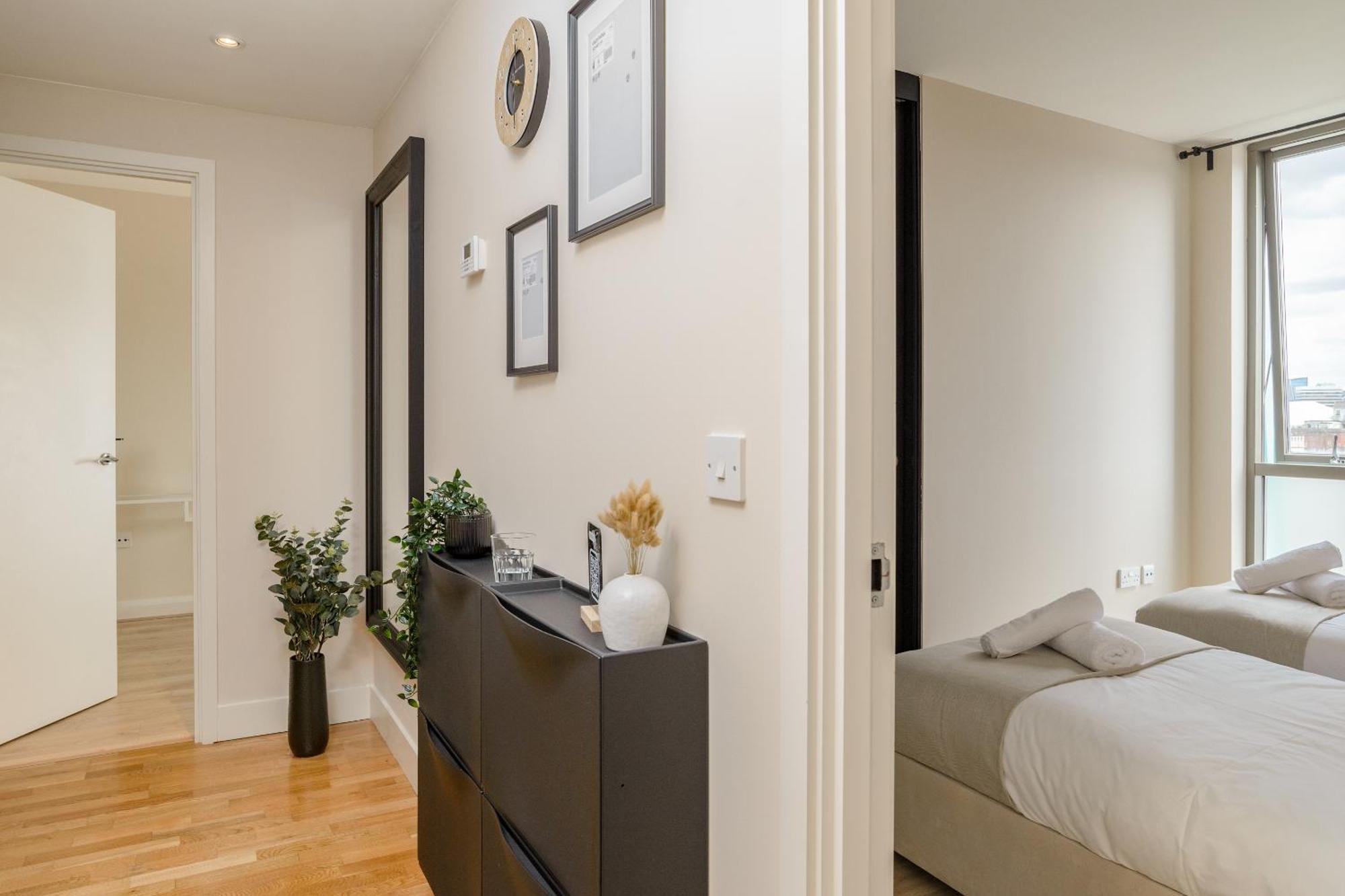 Premium Apartment - Allocated Parking - Great Location 普里茅斯 外观 照片